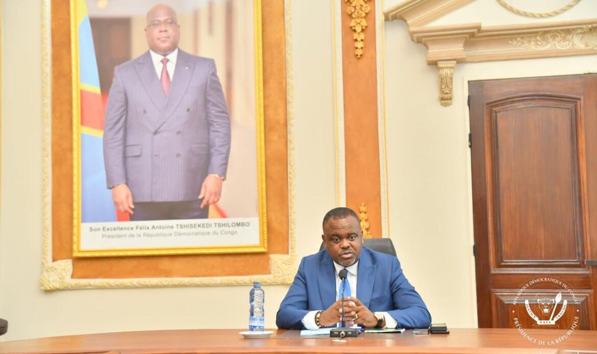 Lors d'une grande réunion tenue le mercredi 23 août 2023 à la présidence de la République, présidée par Mr Olivier Mondonge, Directeur de cabinet adjoint du Chef de l'Etat en charge de Progrès Social, toutes les parties prenantes étaient présentes : le Bureau Central de Coordination en tant que maître d'ouvrage délégué, le Gouverneur du Sud-Ubangi Jean Claude Mabenze ainsi que deux prestataires sélectionnés par BCeCo.