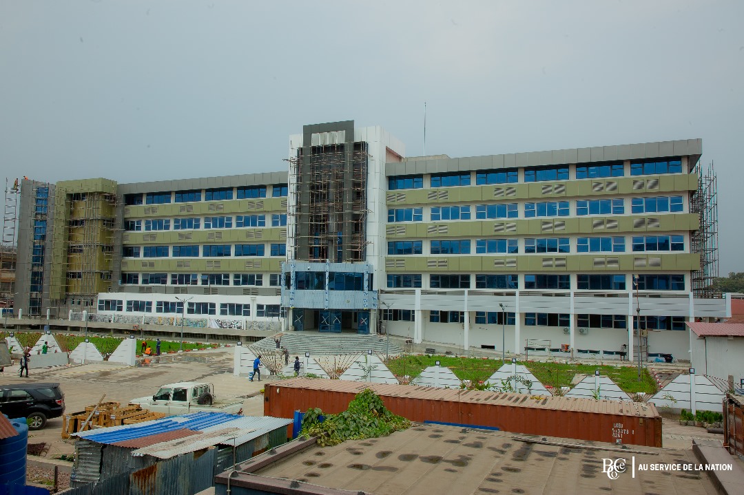 Plus d’un siècle après, l’Hôpital Général (ex-Mama Yemo) se pare de sa nouvelle robe moderne.